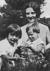 1929 Juillet - à Ecuelles -Moret sur Loinf chez la mère de Gilberte Brossolette, avec ses enfants